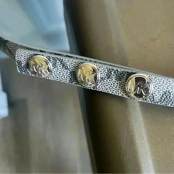 Michael Kors belt bag - Picture 2 of 4